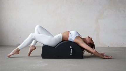 Lekcja podstawowa pilates z małą piłką